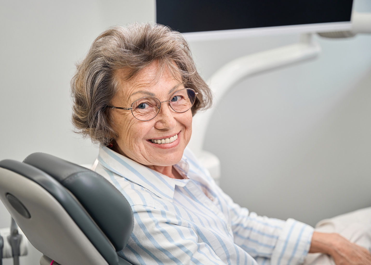 Precision-guided dental implants with personalized patient support